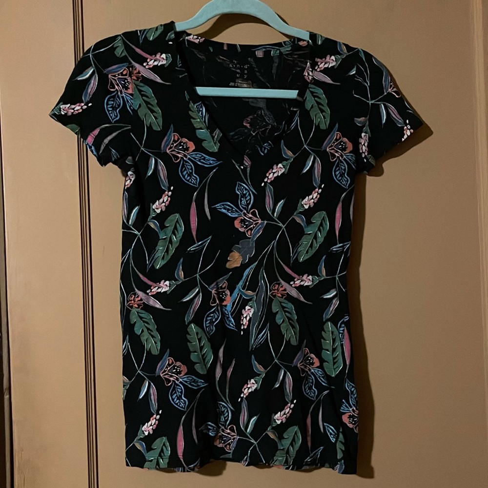 X-small short sleeve v neck shirt